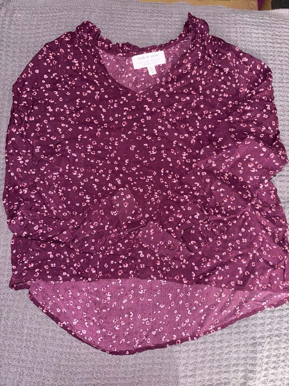Cloth & Stone Anthropologie Burgundy Floral Ruffle V-Neck Blouse Size M